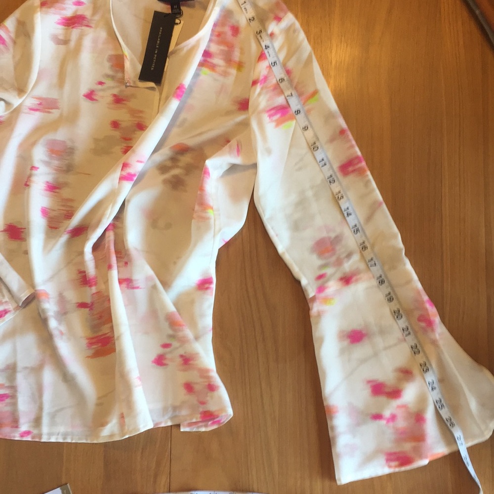 New Flowered Print Banana Republic blouse Sz M - Picture 7 of 8